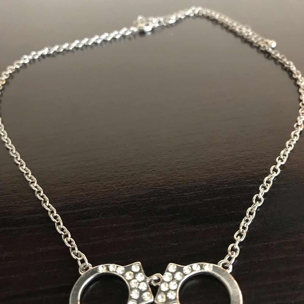 Handcuff Fashion Neclace - Picture 3 of 3